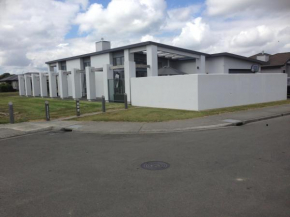 Гостиница Accomodation in Frimley  Хейстингс
